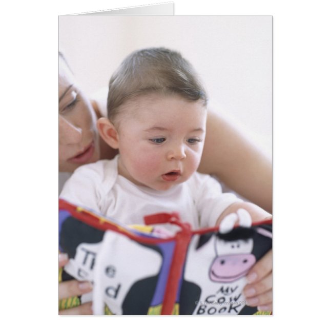 Mère lisant à bébé garçon. Visages d'une mère (Devant)