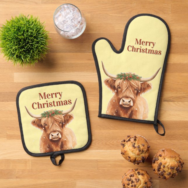 Merry Christmas Greenery Highland Miniature Cow Oven Mitt & Pot Holder Set (Top Down)