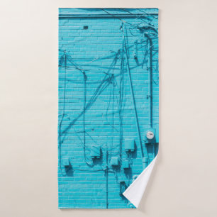 MÈTRE ÉLECTRIQUE SUR MUR EN BRIQUE BLEUE