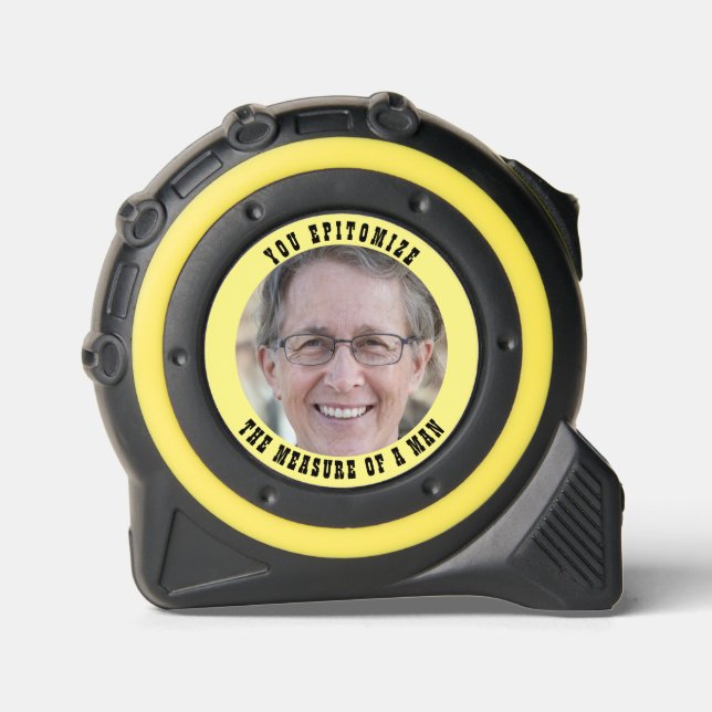 MÈTRE RUBAN PHOTO VOUS ÉPITOMISEZ LA MESURE D'UN HOMME (Recto)