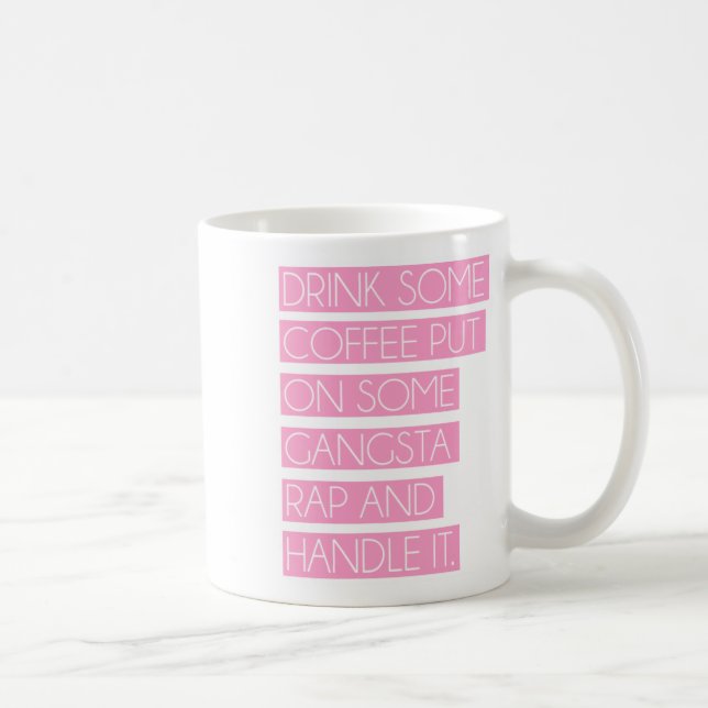 Mettez dessus une certaine tasse de coup sec et (Droite)