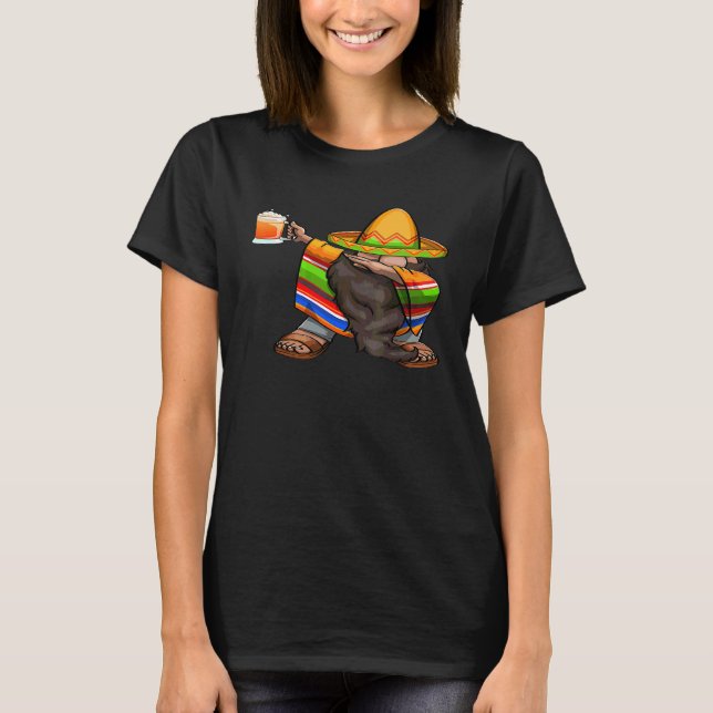 Mexican Dabbing Gnome Cinco De Mayo Poncho Sombrer T-Shirt (Front)