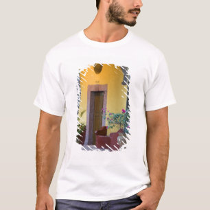 Mexico, San Miguel de Allende, Archway entrance T-Shirt
