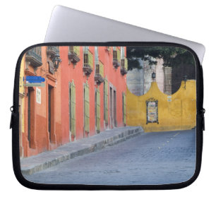 Mexico, San Miguel de Allende, Homes along Laptop Sleeve
