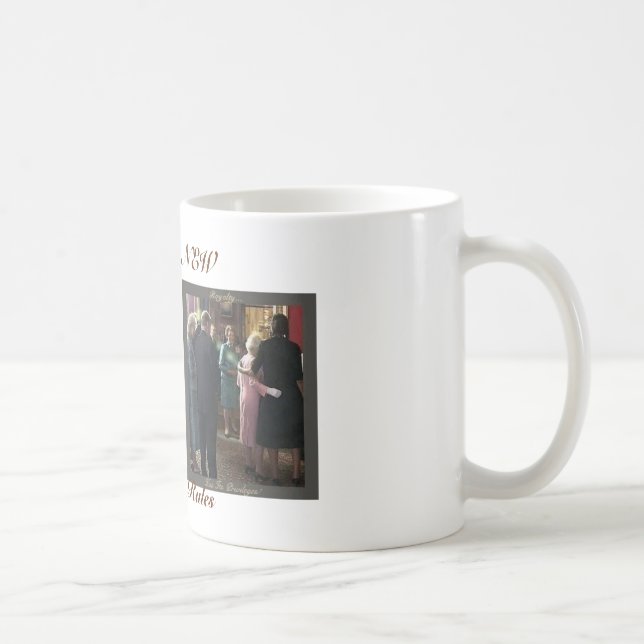 Michelle Obama et la tasse de reine (Droite)