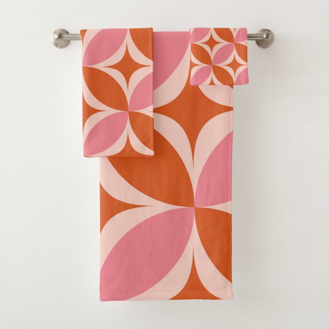 Mid Century Circle Starbursts pink and orange Bath Towel Set (Insitu)
