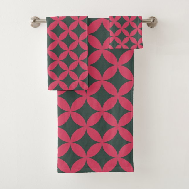 Mid-Century Mod Geometric Retro Modern Bright Pink Bath Towel Set (Insitu)