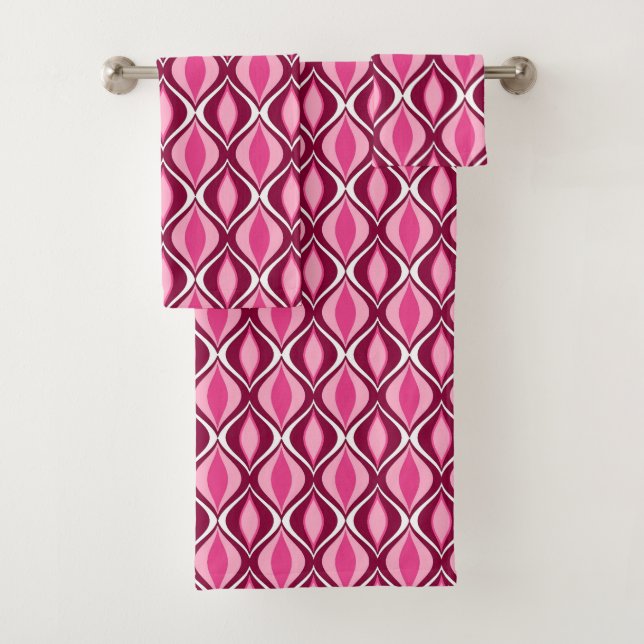 Mid-Century Modern Diamonds, Burgundy & Pink Bath Towel Set (Insitu)