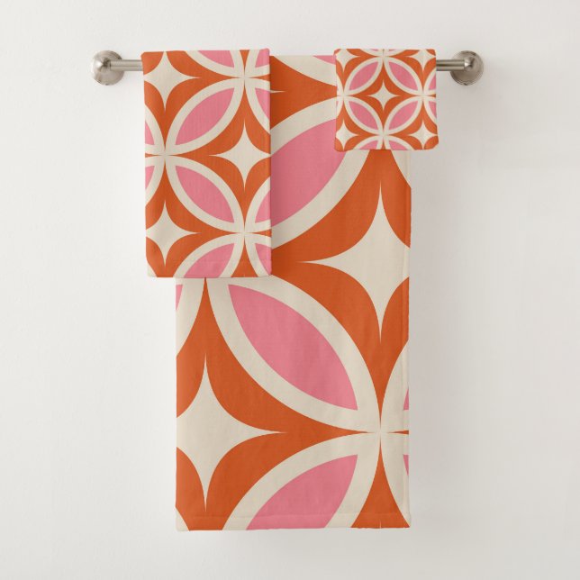 Mid century modern geometric pattern pink orange  bath towel set (Insitu)