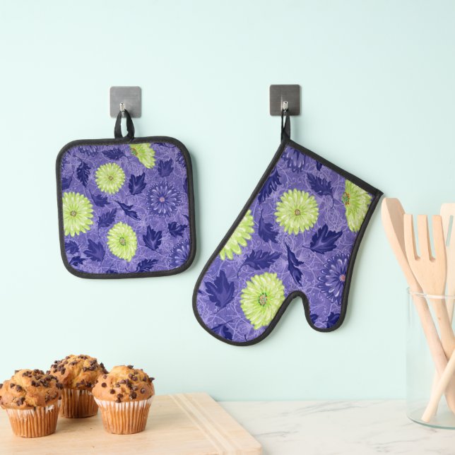 Midnight Daisy Garden Oven Mitt & Pot Holder Set (Insitu(Hanging))