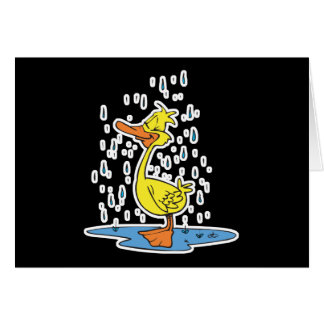 mignon canard à flaque sous la pluie