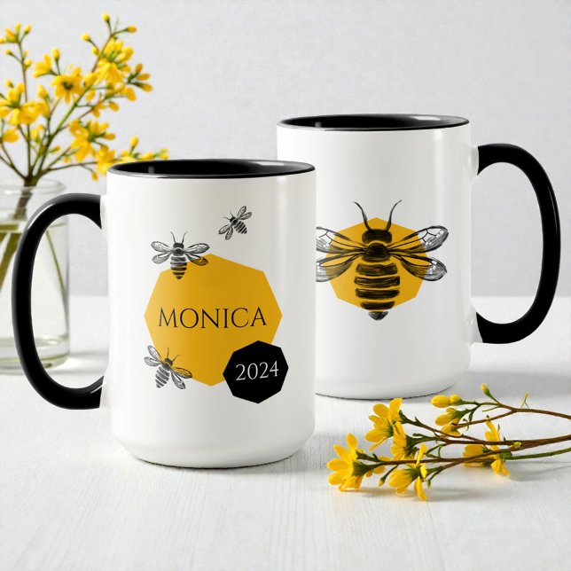 Mignonne Bee Yellow Honeycomb Nom Année Mug pour a (Modern Yellow Black Cute Bee Honeycomb Friend Name Mug)