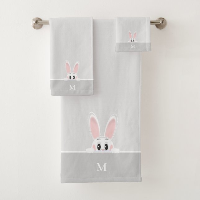 Mignonne lapin et monogramme sur gris argenté clai (En situation)