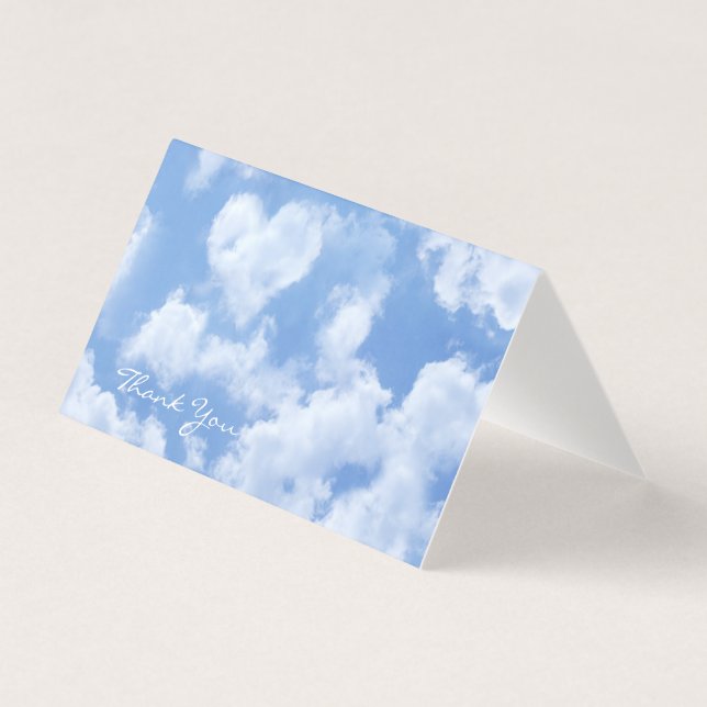 Mignonne Nuage En Forme De Coeur Dans Le Ciel Bleu (Front)