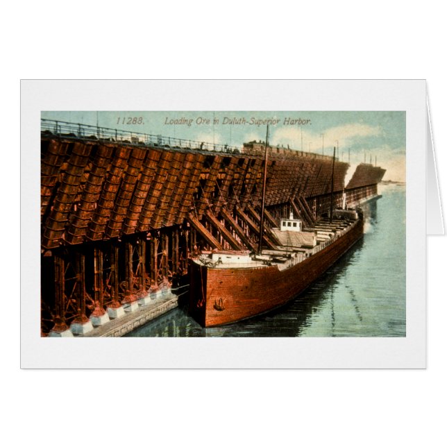 Minerai de chargement dans le port (Devant horizontal)