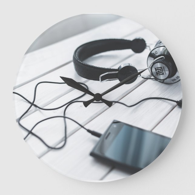 Minimalist Artistic Wall Clock (Front)