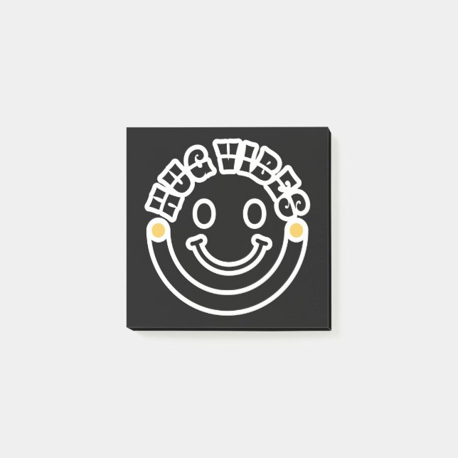 Minimalist Modern Hug Vibes Circle – Smile Curve Post-it Notes (Front)