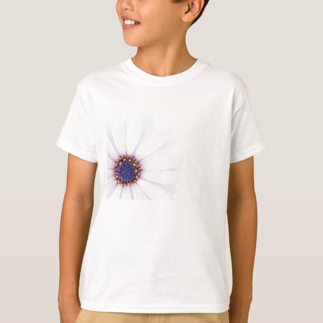 Minimalist White Daisy flower on White Background T-Shirt