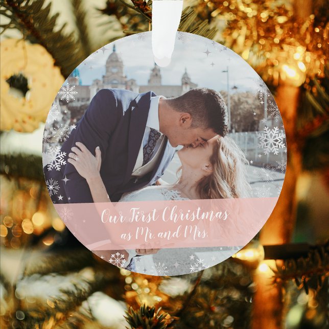 Minimaliste Notre premier Noël M. Photos & Mme 2 (Our First Christmas as Mr. & Mrs. Elegant Modern Minimalist Personalized Names 2 Photos Snowflakes)