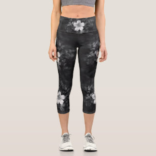 Minimalistic black and white flower petal capri leggings