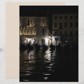 Minuit sur le papier à scandale du Grand Canal