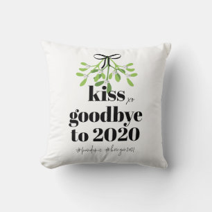 Mistletoe Kiss Goodbye to 2020 Do-Over Funny Humou Throw Pillow