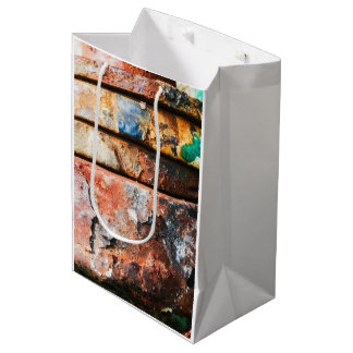 mixed metal race to cake medium gift bag