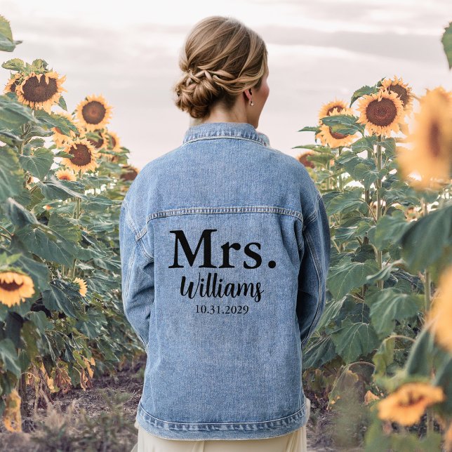 Mme Nom de famille personnalisé et date Mariée Jea (Mrs Personalized Surname & Date Bride Jean Denim Jacket
)