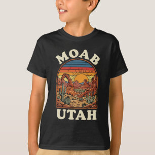 Moab Utah Desert Sunset   Retro Southwest Travel  T-Shirt