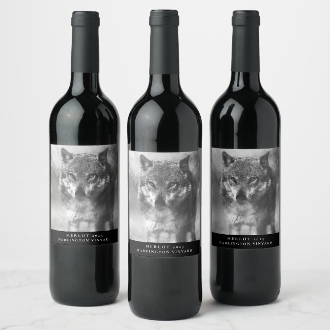 Mockup Wolf Étiquettes de vin personnalisés (Bouteilles)
