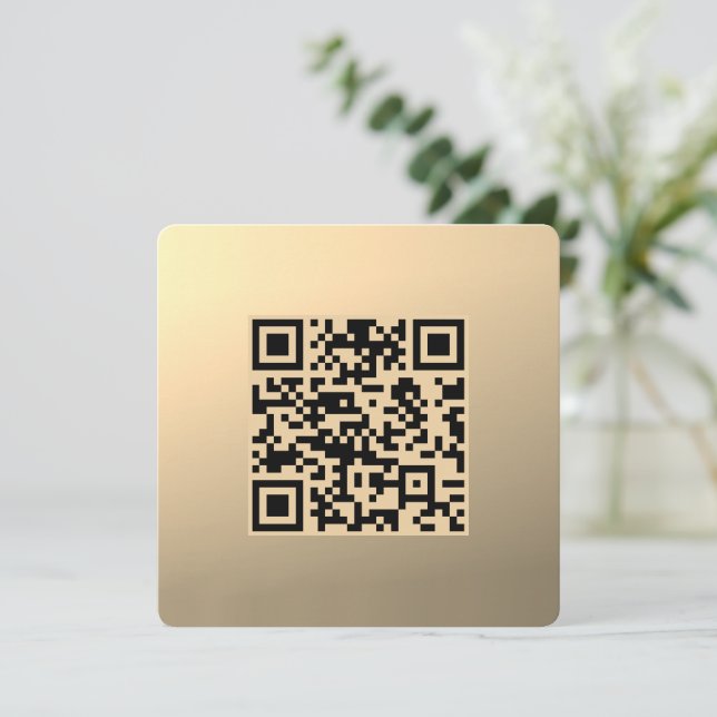 Modèle de code QR immédiatement modifiable | Or Fa (Debout devant)