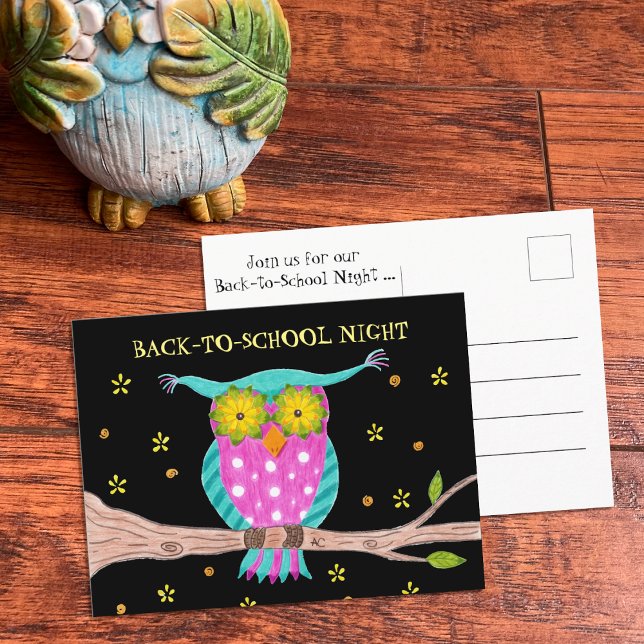 Modèle de la carte postale de nuit de retour à l'é (Back-to-school owl postcard .)