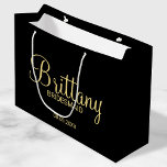 Modern Black and Gold Personalized Bridesmaids Large Gift Bag<br><div class="desc">Modern Personalized Bridesmaids Gifts featuring personalized bridesmaid's name in gold modern script font style with title and wedding date in gold modern sans serif font style on black background. Also perfect for Maid of Honour, Flower Girl, Mother of the Bride and more. Please Note: The foil details are simulated in...</div>