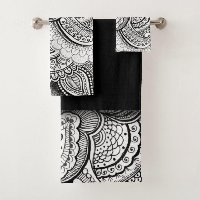 Modern Black and White Geometric Floral Pattern Bath Towel Set (Insitu)