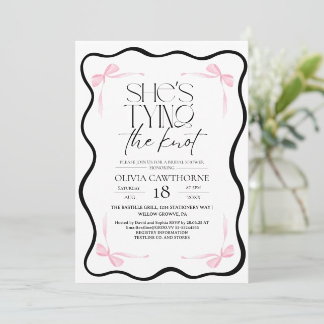 Modern Black Bow  Bridal Shower Invitation (Debout devant)