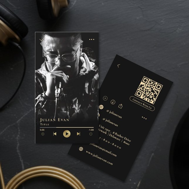 Modern Black Shiny Gold Musician Business Card (Modern Black Shiny Gold Musician Business Card)