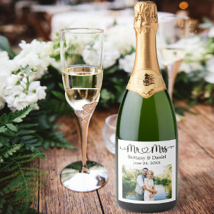 Modern Calligraphy Heart Mr. and Mrs. Wedding  Sparkling Wine Label