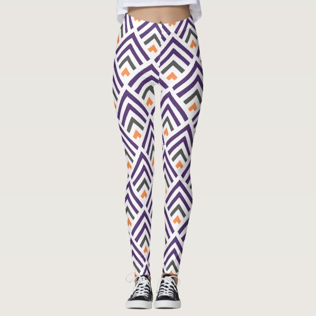 Modern classic geometric chevron purple white leggings (Front)