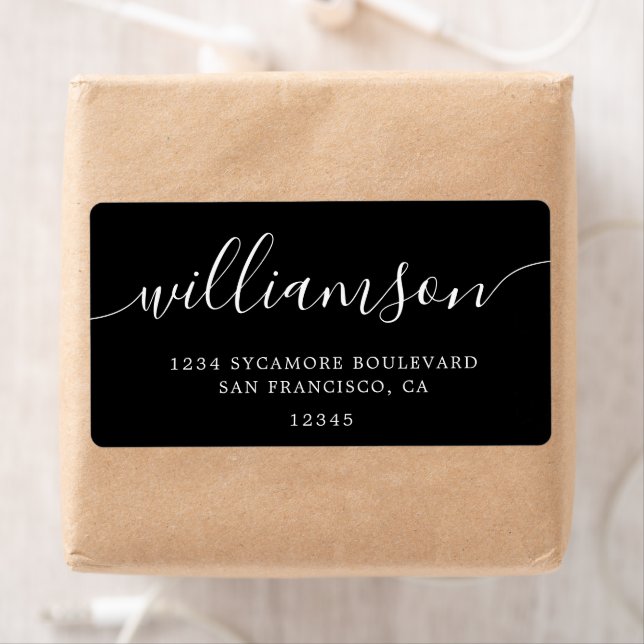 Modern Elegant Black Script Family Adresse de reto (En situation)