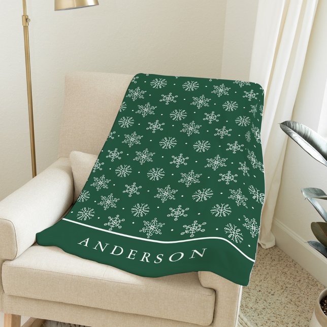 Modern Green and White Snowflake Pattern Winter Fleece Blanket (Creator Uploaded)
