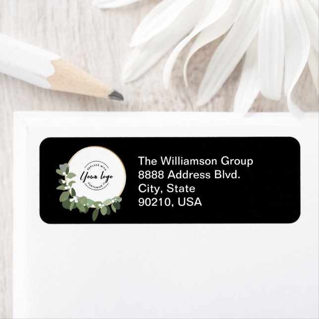 Modern Holiday Wreath Company logo black Green (En situation)