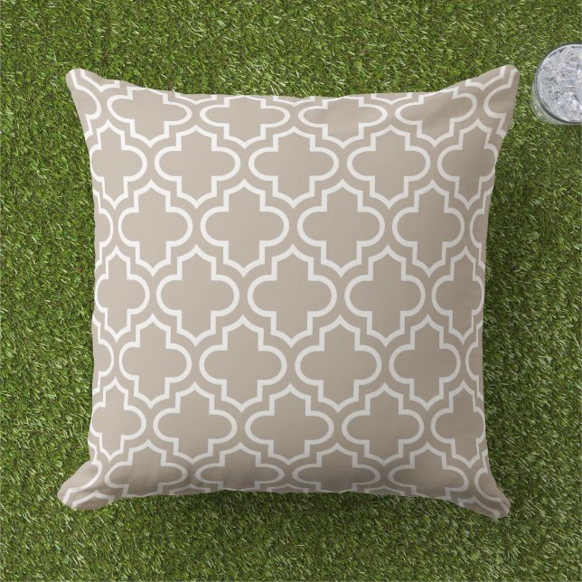 Modern Neutral Beige Moroccan Quatrefoil Pattern Outdoor Pillow (Grass)