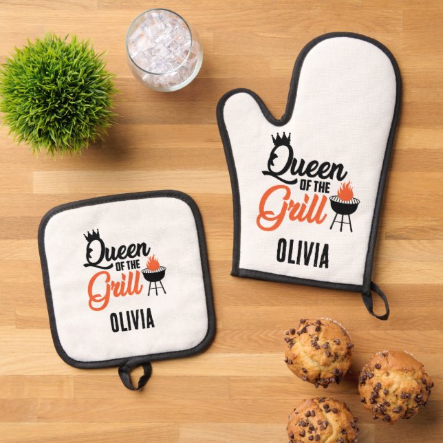 Modern Personalized Queen of the Grill Oven Mitt & Pot Holder Set (Top Down)