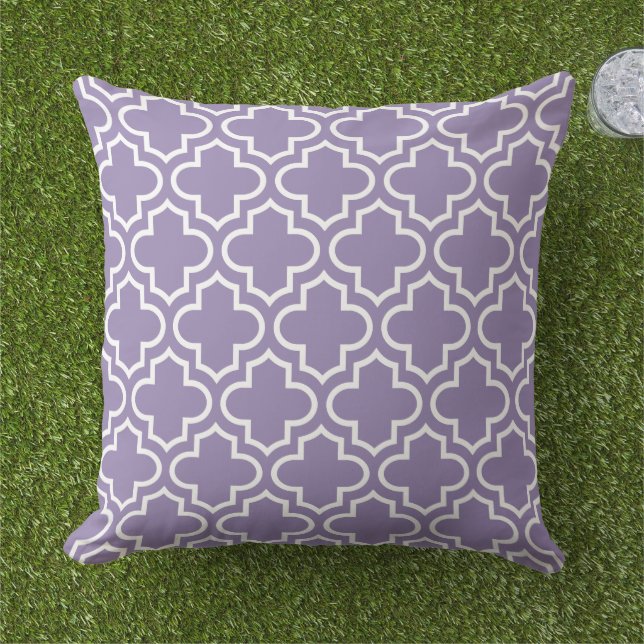 Modern Purple Moroccan Quatrefoil Pattern Outdoor Pillow (Grass)