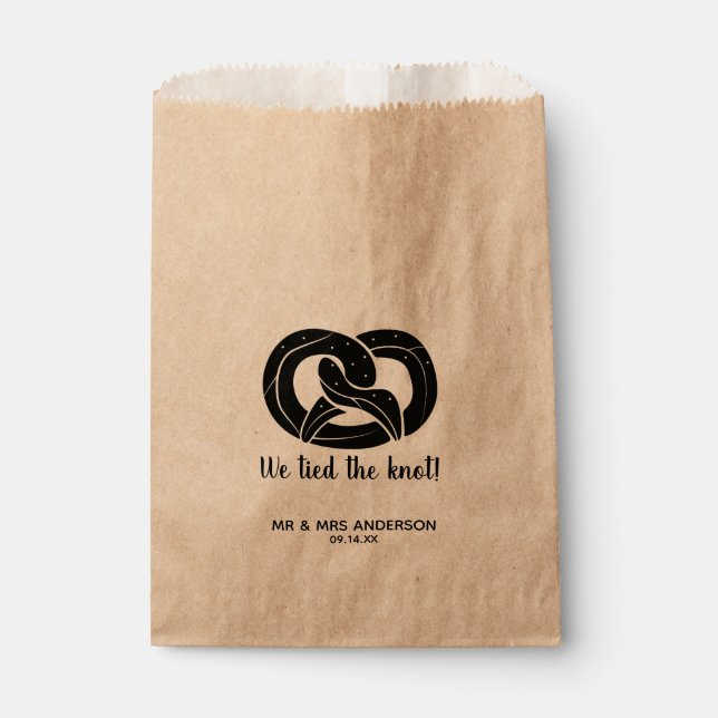 Modern Script We Tied the Knot Pretzel Wedding Favour Bag (Front)