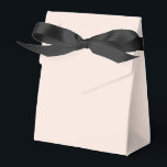Modern Solid Cream Simple Chic Elegant Favor Box<br><div class="desc">Modern Solid Cream Simple Chic Elegant Favour Boxes features a modern solid red. Perfect for Valentine's Day,  Women's Day,  Mother's Day,  birthday parties,  anniversary,  weddings,  baby showers and more. Created by Evco Studio www.zazzle.com/store/evcostudio</div>