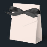 Modern Solid Cream Simple Chic Elegant Favor Box<br><div class="desc">Modern Solid Cream Simple Chic Elegant Favour Boxes features a modern solid red. Perfect for Valentine's Day,  Women's Day,  Mother's Day,  birthday parties,  anniversary,  weddings,  baby showers and more. Created by Evco Studio www.zazzle.com/store/evcostudio</div>