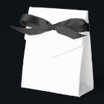 Modern Solid White Simple Chic Elegant Favor Box<br><div class="desc">Modern Solid White Simple Chic Elegant Favour Boxes features a modern solid white. Perfect for Valentine's Day,  Women's Day,  Mother's Day,  birthday parties,  anniversary,  weddings,  baby showers and more. Created by Evco Studio www.zazzle.com/store/evcostudio</div>