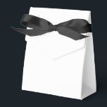Modern Solid White Simple Chic Elegant Favor Box<br><div class="desc">Modern Solid White Simple Chic Elegant Favour Boxes features a modern solid white. Perfect for Valentine's Day,  Women's Day,  Mother's Day,  birthday parties,  anniversary,  weddings,  baby showers and more. Created by Evco Studio www.zazzle.com/store/evcostudio</div>