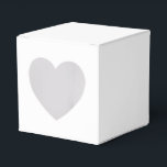 Modern Solid White Simple Chic Elegant Favor Box<br><div class="desc">Modern Solid White Simple Chic Elegant Favour Boxes features a modern solid white. Perfect for Valentine's Day,  Women's Day,  Mother's Day,  birthday parties,  anniversary,  weddings,  baby showers and more. Created by Evco Studio www.zazzle.com/store/evcostudio</div>